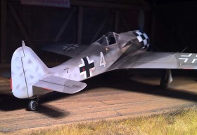 Beachte die kleine Lampe am Seitenleitwerk, diese kann man aus einem Tropfen Weißleim herstellen oder aus Revell Cotacta Clear