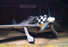 FW-190 A4 mit attraktivem Schachbrettmuster auf der Motorabdeckung