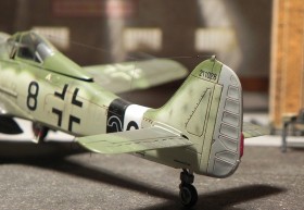 DSCN2035a Seitenruder in RLM 76 abgesetzt