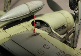 DSCN2096a Der Fahrwerkschacht mit einem selbstgebauten Jumo Motor...