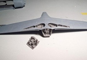 Tragflächen in Etappen geschlossen, war aufgrund der großen Spannung durch das Resinteil besser/einfacher