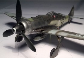 Fertiges Modell der FW-190 D9 von AZ-Modell in 1/72