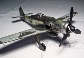 Fertiges Modell der FW-190 D9 von AZ-Modell in 1/72