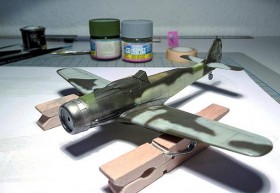 Grundlackierung abgeschlossen (RLM 76, RLM 81 und RLM 82 (RLM XX das sehr helle Grün basiert auf Dug Egg Green von Mr. Hobby)