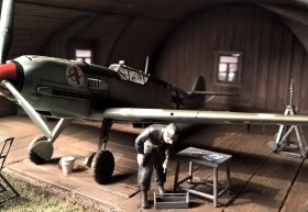 Rote 14, Uffz Leo Zaunbrecher  und Hangar von Airmodel